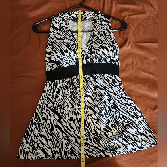 black/white top - Picture 3 of 9